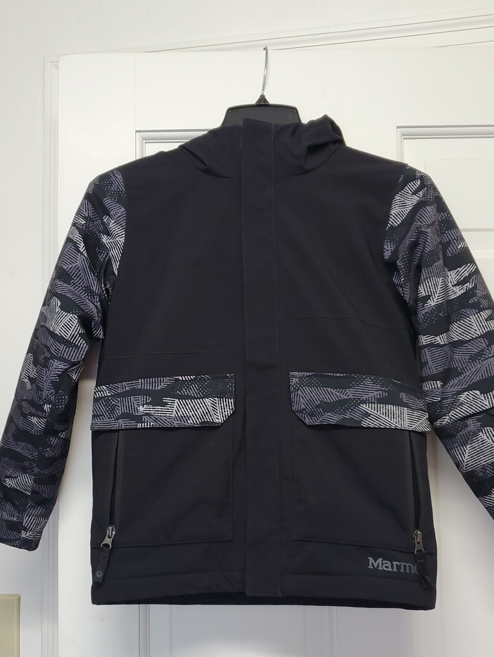 MARMOT Boys Black Hooded Ski Jacket with Patterned Gray Sleeves, Medium